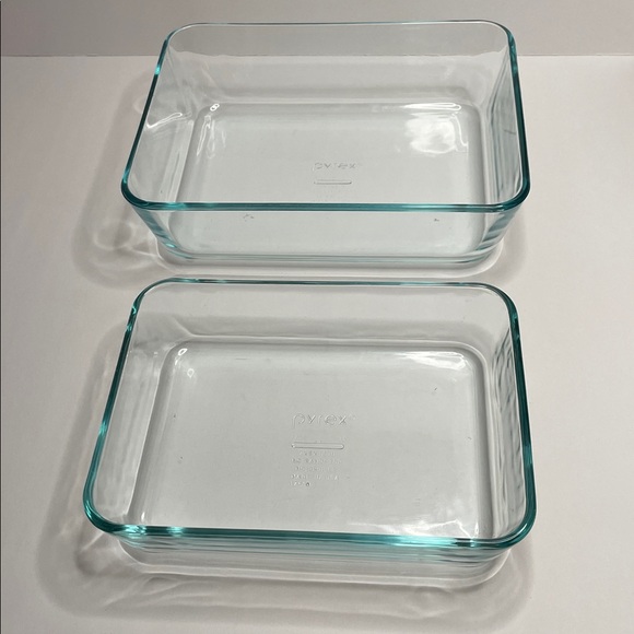 Set of 4 Pyrex Glass Bakeware Set in Aqua Tint. - Picture 2 of 3